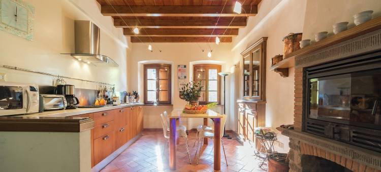 Mansion in Pescaglia near Tuscan Coast图片
