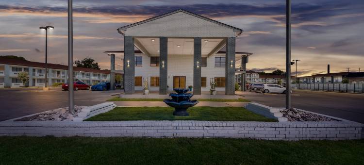 圣安东尼奥东霍姆汤公寓-Frost Bank中心(HomeTowne Studios by Red Roof San Antonio E - Frost Bank Center)图片