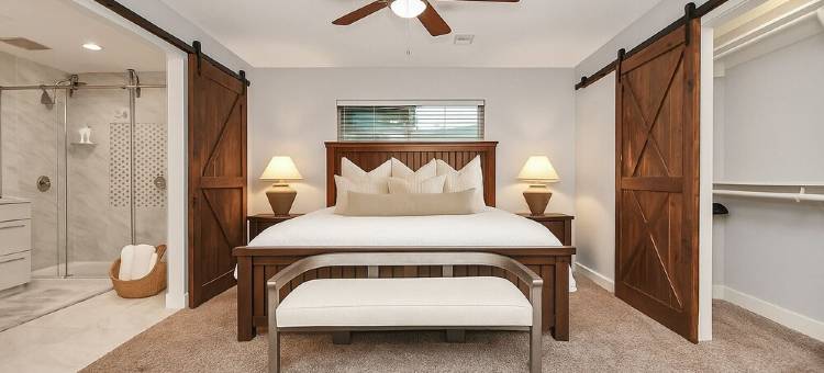 Spacious Modern Cottage Perfect for Families & Pets ~ Gated Parking ~ Sleeps 9+图片