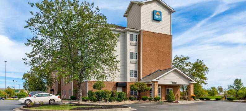 克拉克斯维尔-路易维尔北郊区套房酒店(Suburban Studios Clarksville-Louisville North)图片