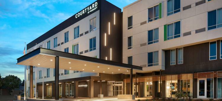 弗雷斯诺克洛维斯万怡酒店(Courtyard Fresno Clovis)图片
