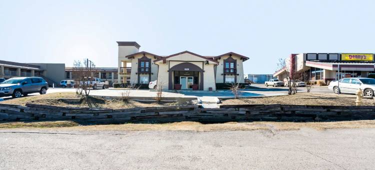 OYO塔尔萨北谢里登路机场酒店(OYO Hotel Tulsa N Sheridan Rd & Airport)图片