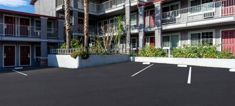雷丁红顶酒店(Red Roof Inn Redding)图片