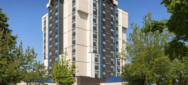 红屋顶普拉斯+酒店温哥华机场(Red Roof PLUS+ Vancouver Airport)图片