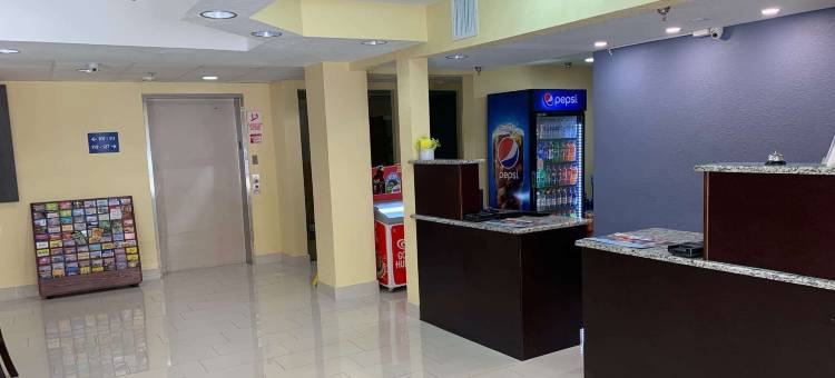 坦帕雷蒙德詹姆斯体育场温德姆戴斯套房酒店(Days Inn & Suites by Wyndham Tampa / Raymond James Stadium)图片