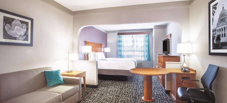 杰克逊机场拉昆塔温德姆套房酒店(La Quinta Inn & Suites by Wyndham Jackson Airport)图片