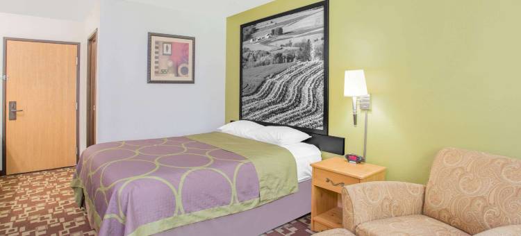 独立市温德姆速8酒店(Super 8 by Wyndham Independence IA)图片