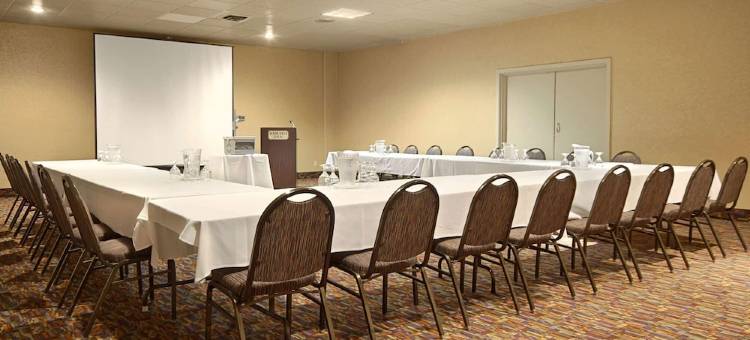 Ramada by Wyndham Sterling图片