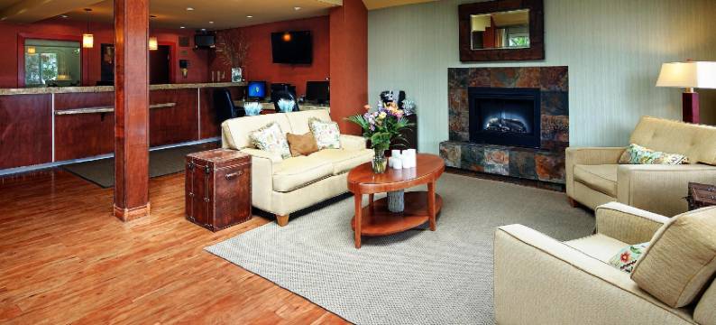 翡翠岛贝斯特韦斯特优质汽车旅店(Best Western Plus Emerald Isle Hotel)图片