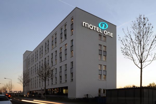 Motel One Frankfurt Airport Parken hotels.ctrip.com