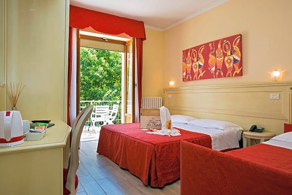 Hotel lo Squalo Hotel Overview