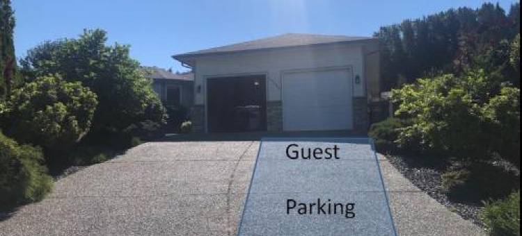 Licensed Spacious Basement Suite with One King-Size Bed图片