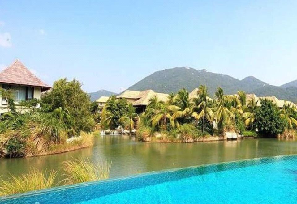 Yalong Bay Villas & SpaHotel Overview