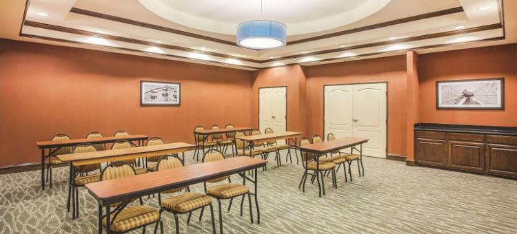 艾伦温德姆拉昆塔乡村套房酒店(La Quinta Inn & Suites by Wyndham Allen at the Village)图片