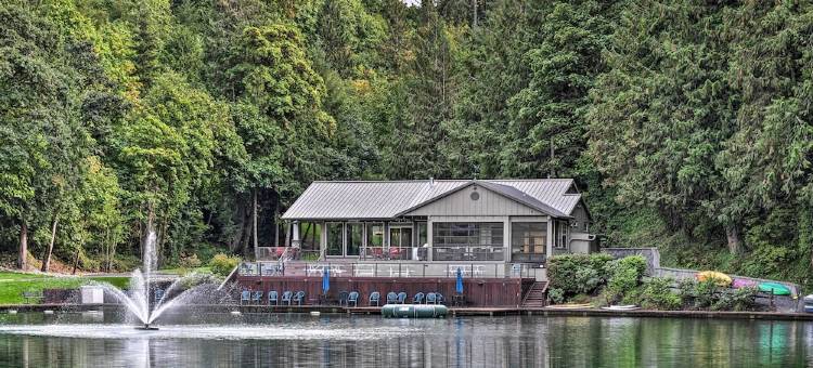 Luxurious Waterfront Retreat w/ Private Pond!图片