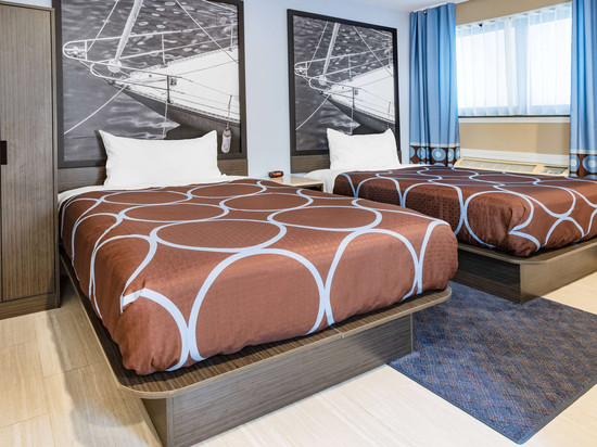 Super 8 by Wyndham Lindenhurst