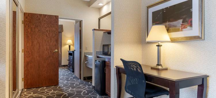 雷尔小屋贝斯特韦斯特优质套房酒店(Best Western Plus Eau Claire Conference Center)图片