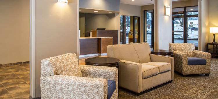 白鱼镇河畔酒店(Whitefish Riverfront Hotel)图片