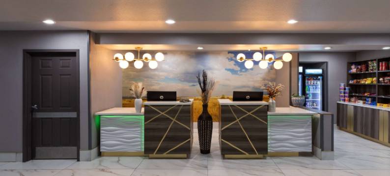 奥拉西拉昆塔温德姆套房酒店(La Quinta Inn & Suites by Wyndham Olathe)图片