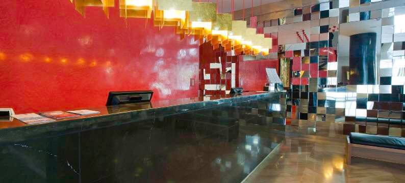 佩德罗尼拉女王酒店(Hotel Reina Petronila)图片