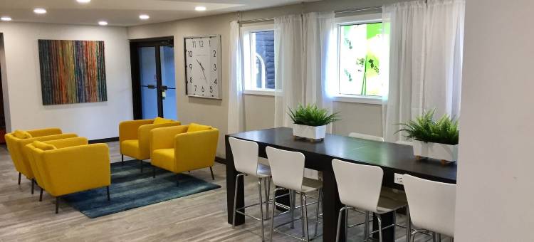 辛辛那提北温德姆戴斯套房酒店(Days Inn & Suites by Wyndham Cincinnati North)图片