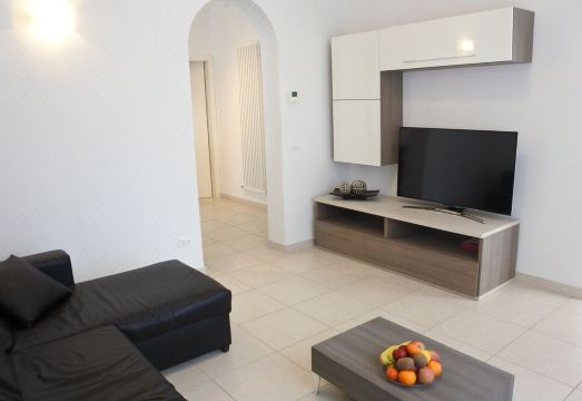 Beautiful and comfortable apartment near the sea Hotel Overview