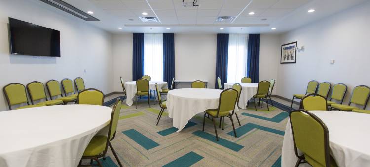 斯特劳德希尔顿欢朋套房酒店(Hampton Inn and Suites Stroud)图片