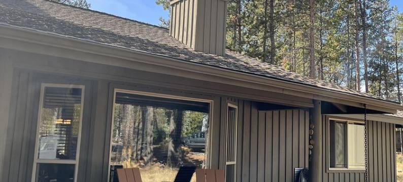 NEW LISTING! UPDATED 3 SUITES & AC! HOT-TUB, SHARC, FORT ROCK, BIKES, DOG OK.图片