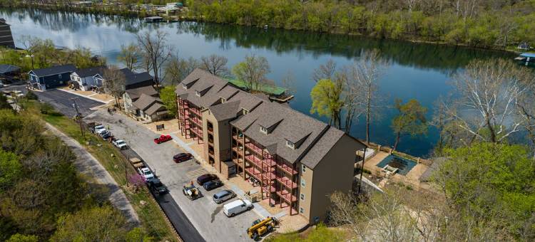 Brand New! Spectacular Lake Front Condo图片