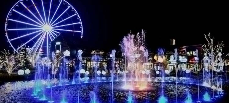 壮观的带热水浴缸壁炉按摩浴缸的家(Hawks Nest by Beyond Expectations W Hot Tub)图片