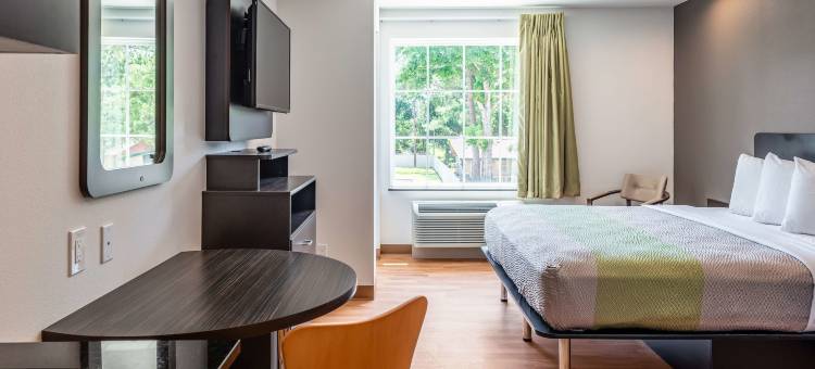 路易斯安那查尔斯湖 6 号开放式客房酒店(Studio 6 Lake Charles, La)图片