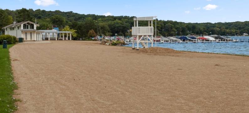 Spacious Suite with Balcony and Modern Amenities - Luxurious Escape图片