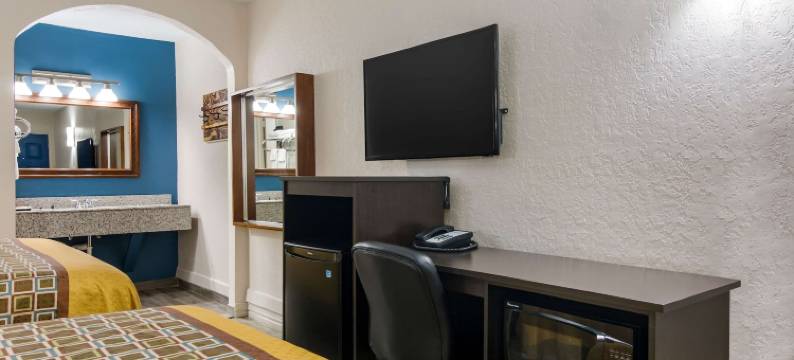 鲍-霍查顿罗德威酒店(Rodeway Inn Broken Bow-Hochatown)图片