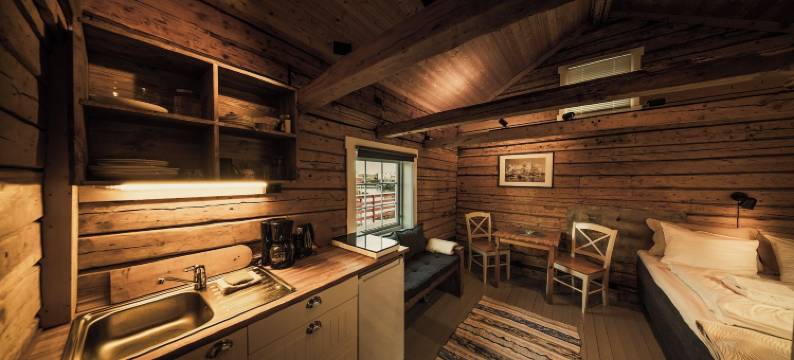 哼宁斯维罗布尔酒店(Henningsvær Rorbuer)图片