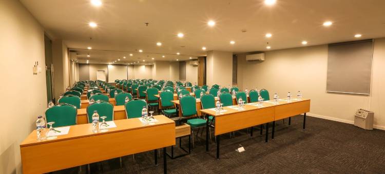 日惹奇特拉瑞姆图古酒店(Hotel Citradream Tugu Yogyakarta)图片