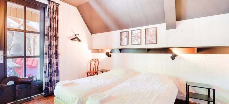 阿斯滕高尔夫球场上的大气乡村别墅(Atmospheric Country House in Asten on a Golf Course)图片