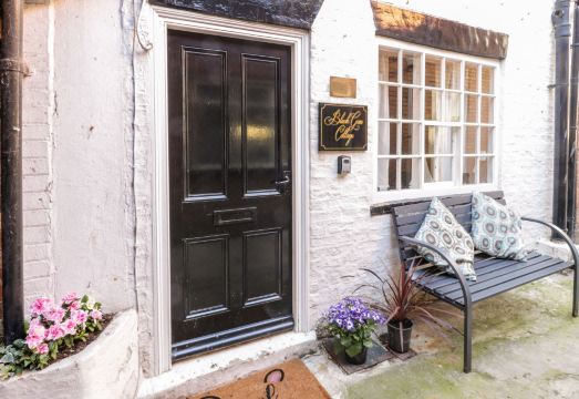 Black Gem CottageHotel Overview