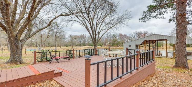 码头，甲板和景观：朱厄特湖畔小屋！(Dock, Decks & Views: Lakefront Cottage)图片