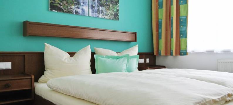 福鲁克斯佩帕拉迪斯伽尔特酒店(Frühstückspension Paradiesgartl)图片