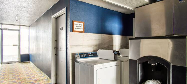 OYO 堪萨斯南哈钦森西第 4 大道酒店(OYO Hotel Hutchinson West 4th Ave)图片