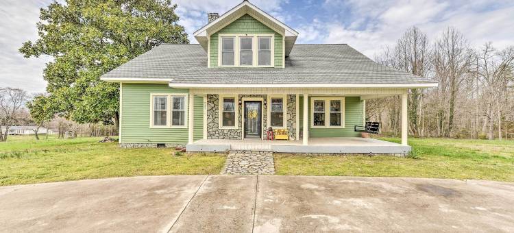 优雅+宽敞的度假胜地~距离诺曼湖18英里！(Elegant + Spacious Retreat ~ 18 Mi to Lake Norman!)图片