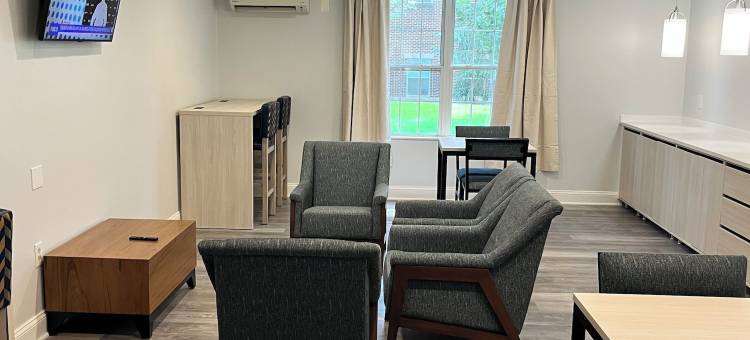 斯特林近杜勒斯镇中心的美茵斯坦套房酒店(Dulles Suites)图片