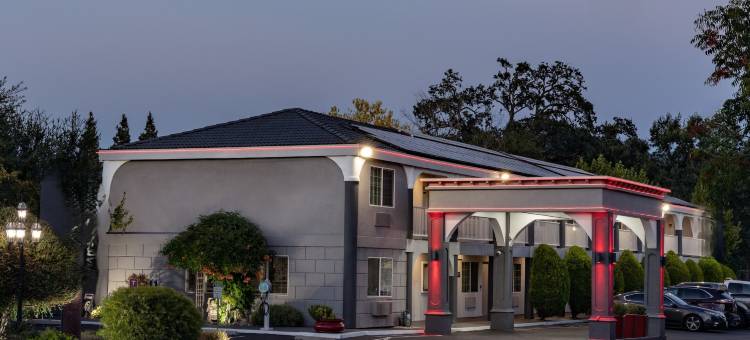 尤凯亚速 8 酒店(Super 8 By Wyndham Ukiah)(The Orchard Hotel Ukiah Wine Country Free Breakfast, Pool, & Hot Tub)图片