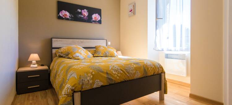 Beautiful holiday home near lake and forest图片