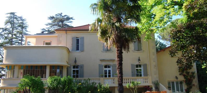 Villa in Valréas with Pool and Garden Views图片
