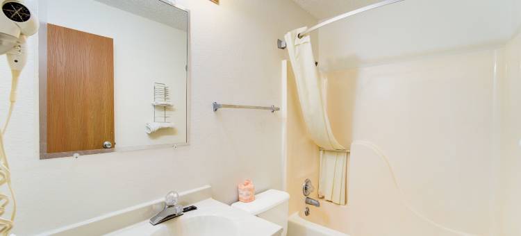 密苏里金德姆城54号公路 Capital O 阿美瑞霍斯特酒店及套房(Capital O Amerihost Inn and Suites Kingdom City Hwy 54 MO)图片