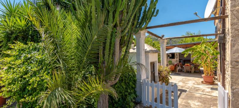 Traditional Charm with Private Pool图片