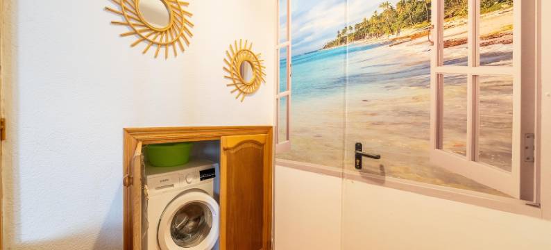 Apartment in Spain near Scenic Coastline图片