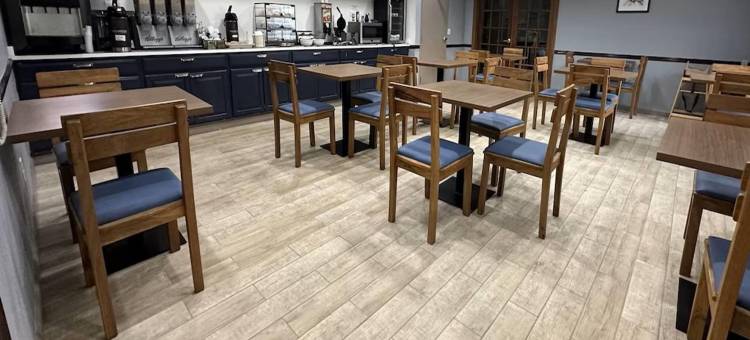 盖尔斯堡温德姆美吟温德姆酒店(AmericInn by Wyndham Galesburg)图片