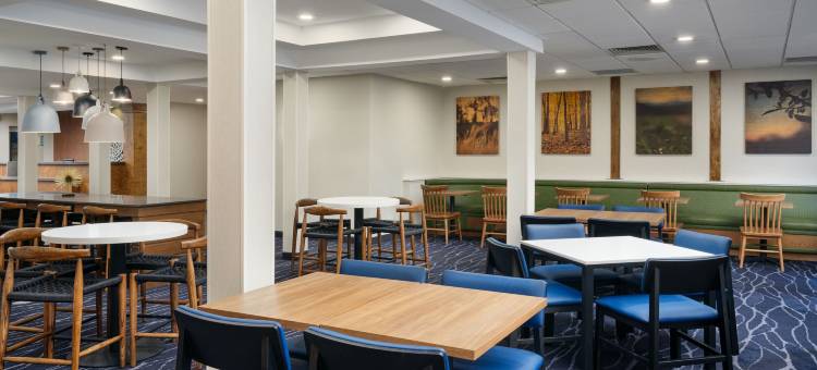 奥本欧佩莱卡万枫酒店酒店(Fairfield Inn & Suites Auburn Opelika)图片